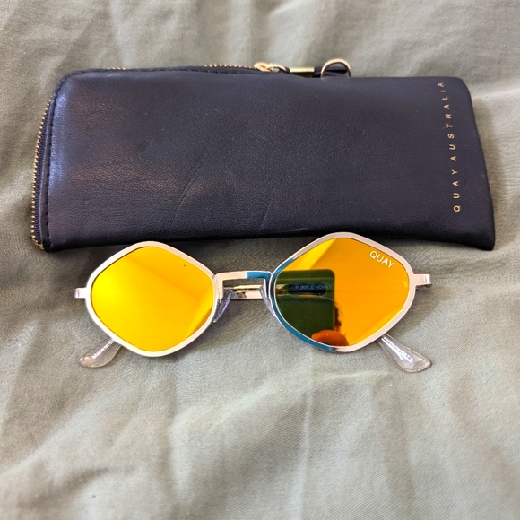 NWOT Quay Sunglasses - Picture 1 of 2